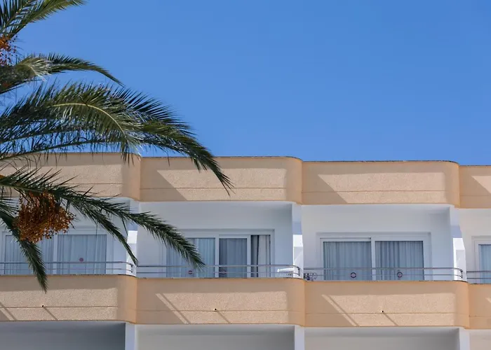 Cala Blanca (Menorca) Resorts