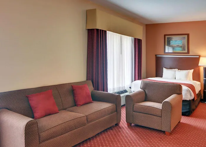 Quality Suites Near Cedar Creek Lake