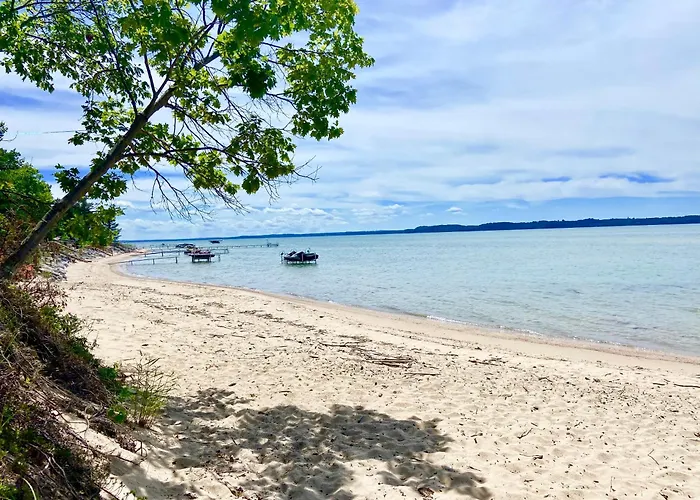 Elk Rapids Lakeshore Inn