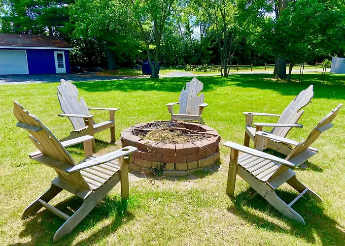 Elk Rapids Lakeshore Inn