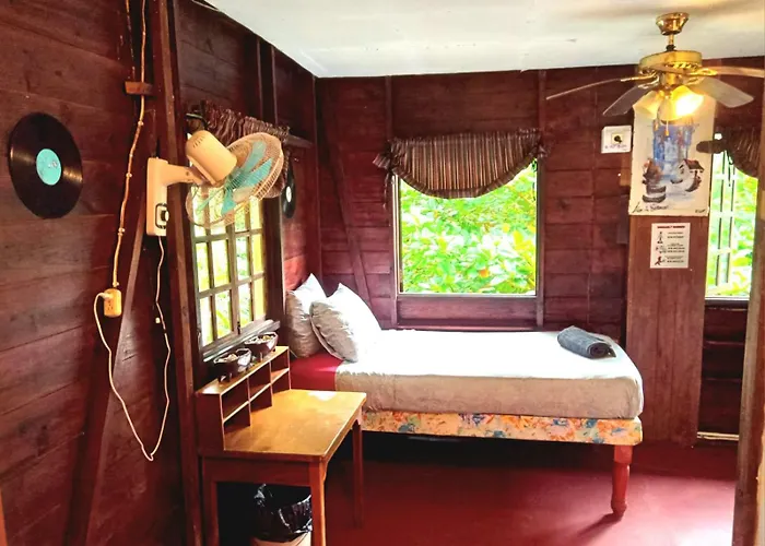 La Familia Guest House And Natural Farm