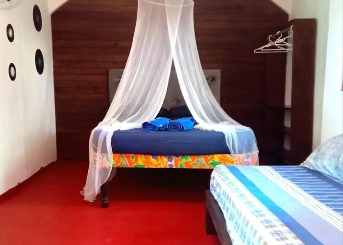 La Familia Guest House And Natural Farm