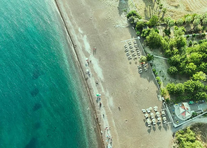 Eden Bungalows And Beach