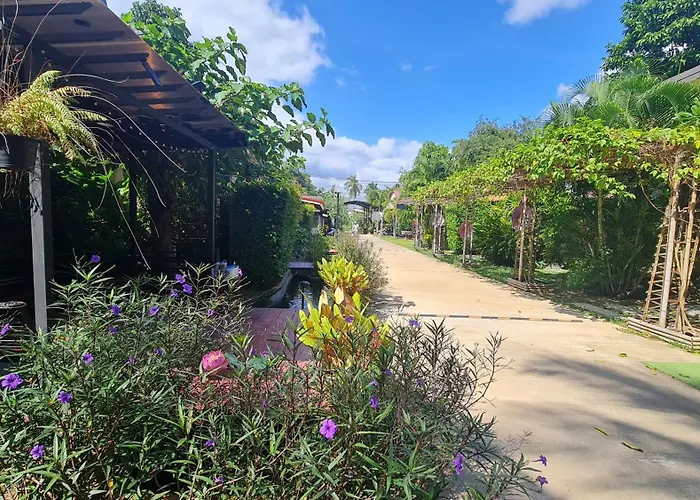 Baan Suan Rim Klong Resort