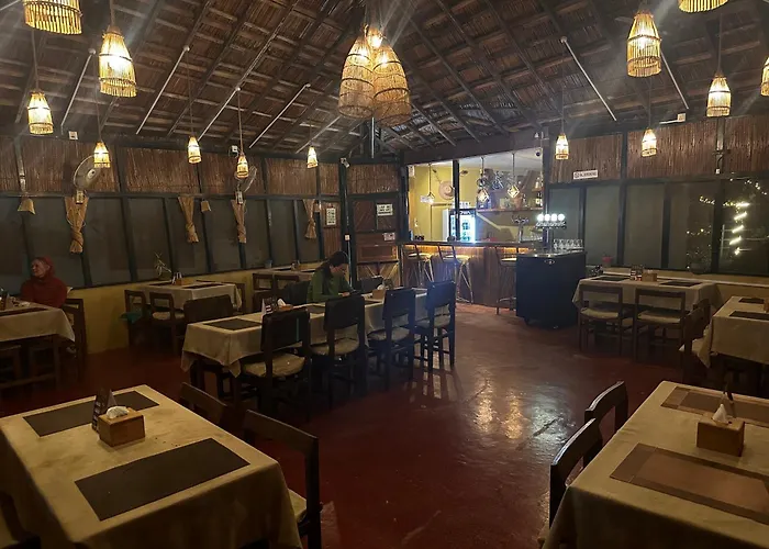 Hotel Tharu Garden And Beer Bar