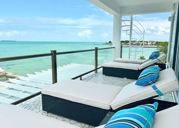 Villas Secreta Beachfront Resort