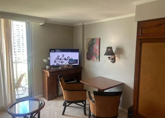 Aloha Gem Studio: Waikiki Retreat with High-Speed Wi-Fi