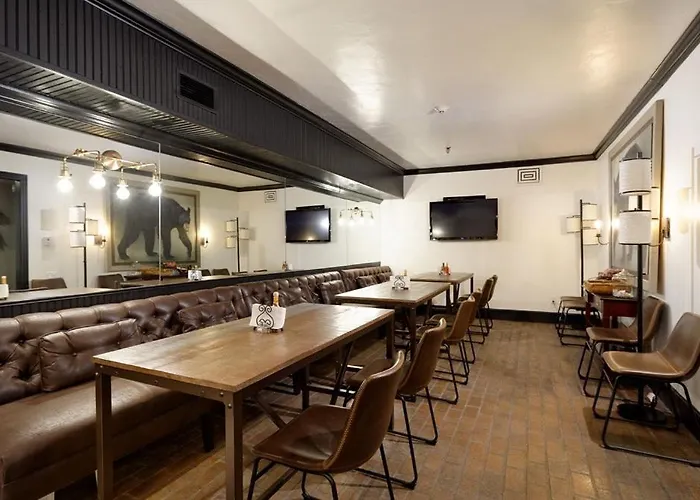 Independence Square 213, Spacious Hotel Room With 2 Queen Beds, Wet Bar, And Sitting Area