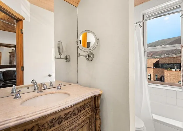 Independence Square Unit 306, Hotel Room With Large Sitting Area & Wet Bar