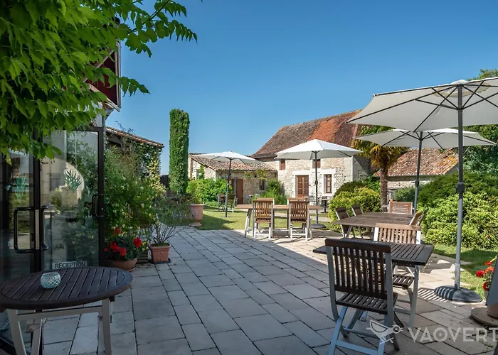 Le Pigeonnier Du Perron Hotel
