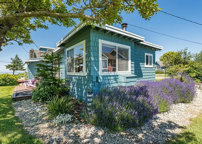 Juan De Fuca Waterfront Hotel & Cottages