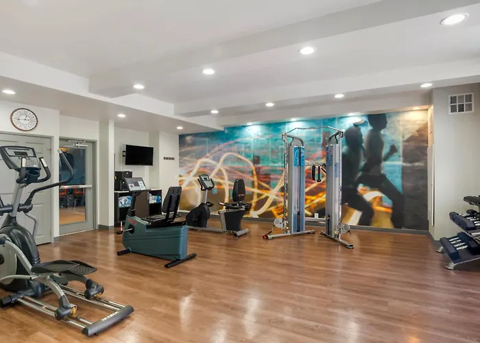 Best Western Plus Commerce Hotel