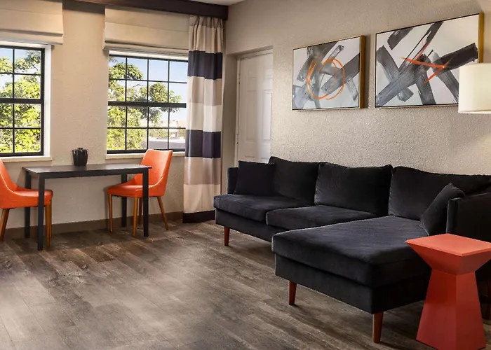 Ramada By Wyndham Albuquerque Airport