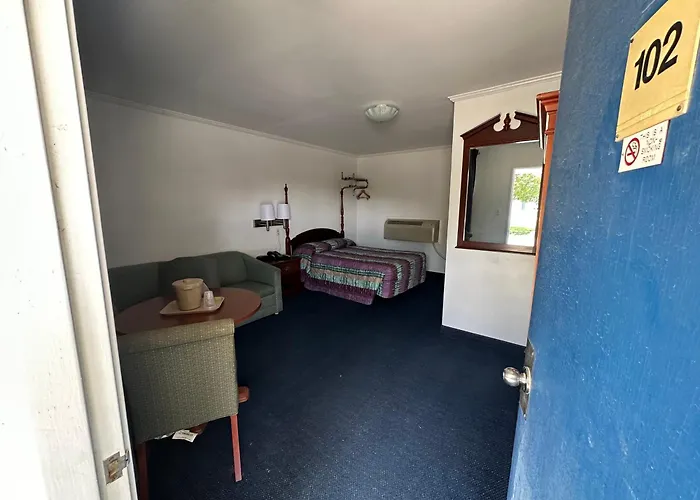 Four Oaks Lodging