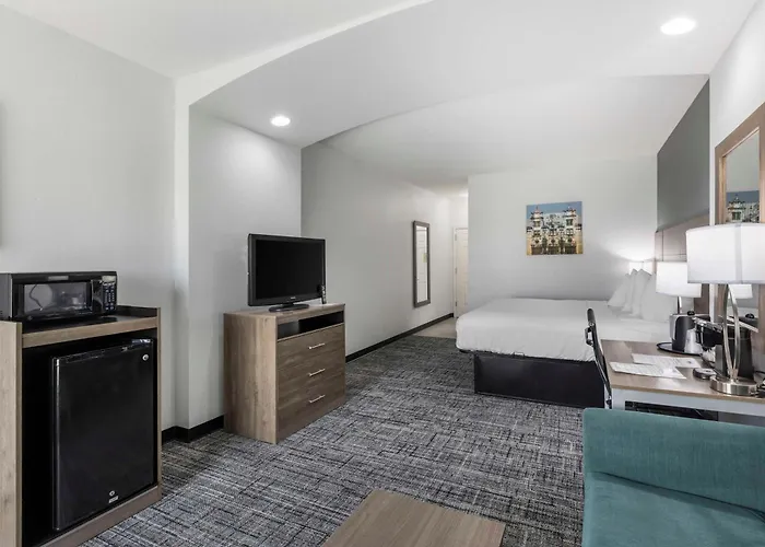 Best Western Plus Midamerica Hotel