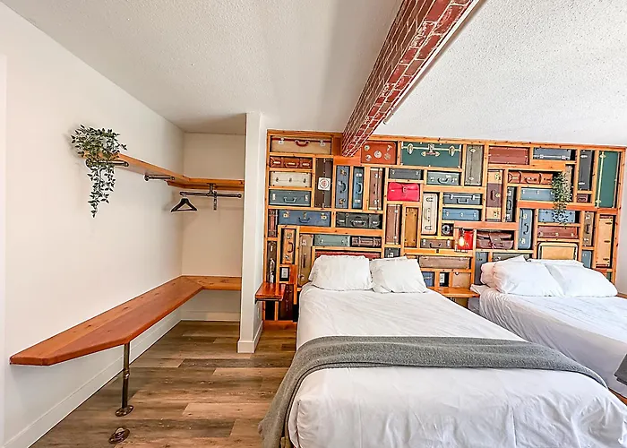 Crash Hotel Squamish