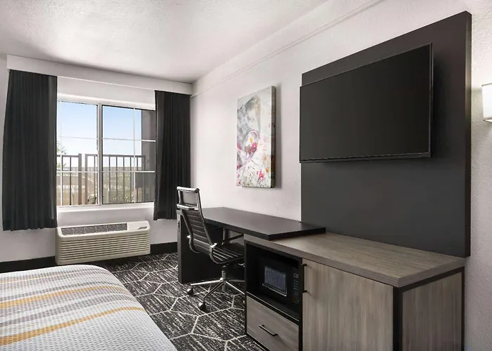 La Quinta By Wyndham Hesperia Victorville