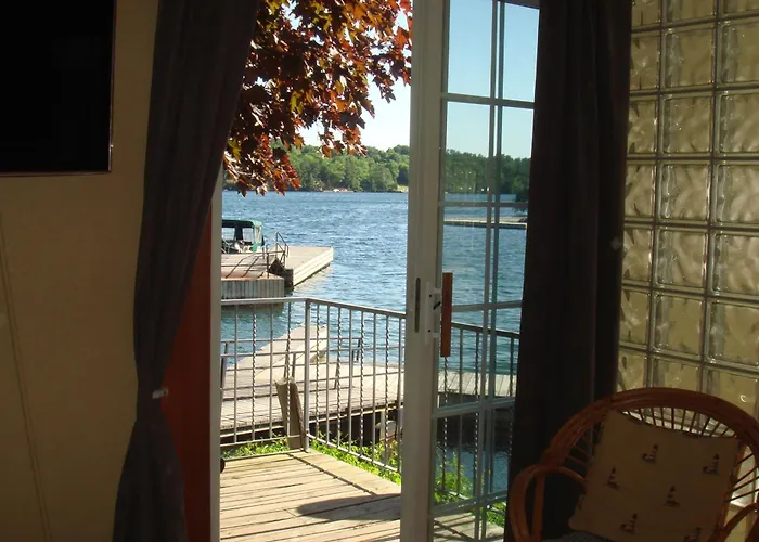 Boathouse Country Inn