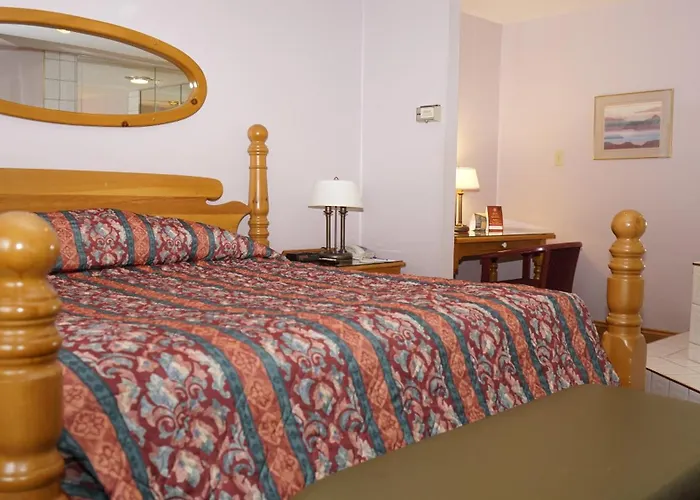 Mcintosh Country Inn & Conference Centre