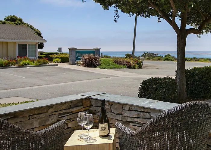 Fireside Inn On Moonstone Beach