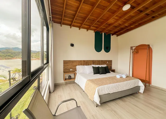 Viajero Guatape Hostel & Lake Club