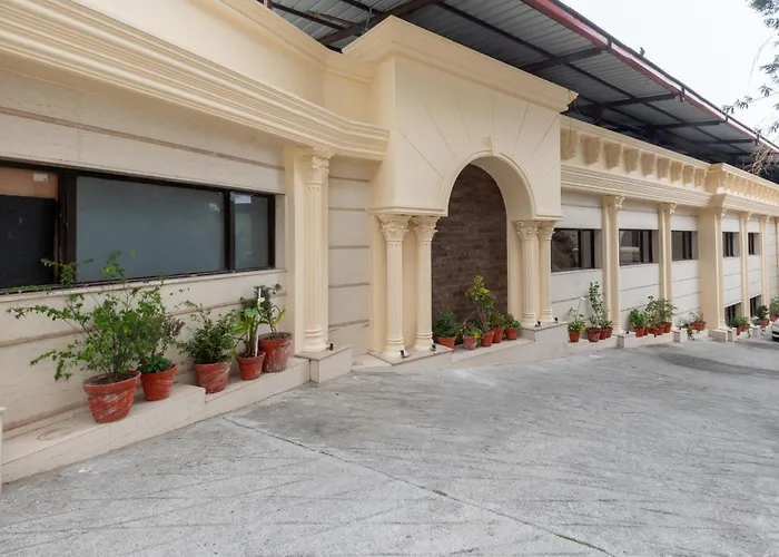 Lawrence Solitaire Resort, Mall Road, Mussoorie