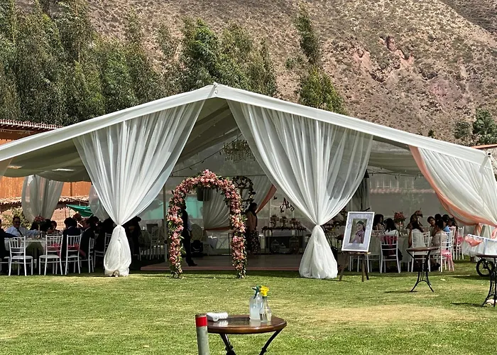 Lizzy Wasi Urubamba