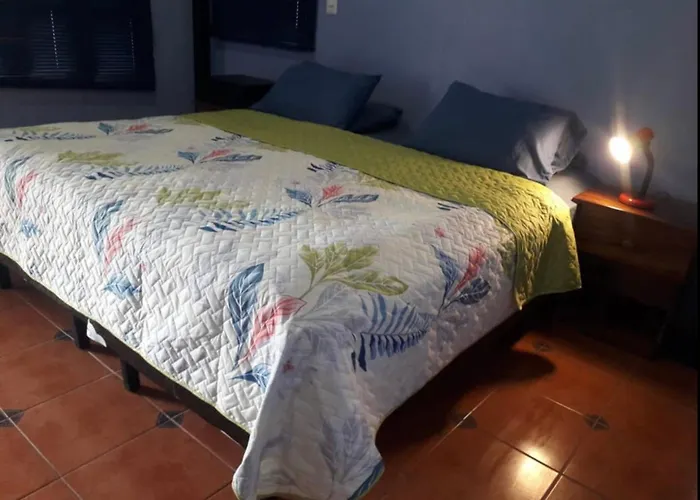 Villa La Giralda - Lakefront - Pool - Relaxation Haven