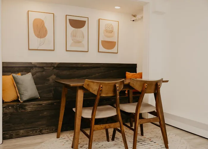 The Brooks Hotel Restaurant And Lounge