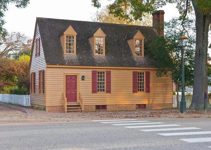 Colonial Houses, An Official Colonial Williamsburg Hotel