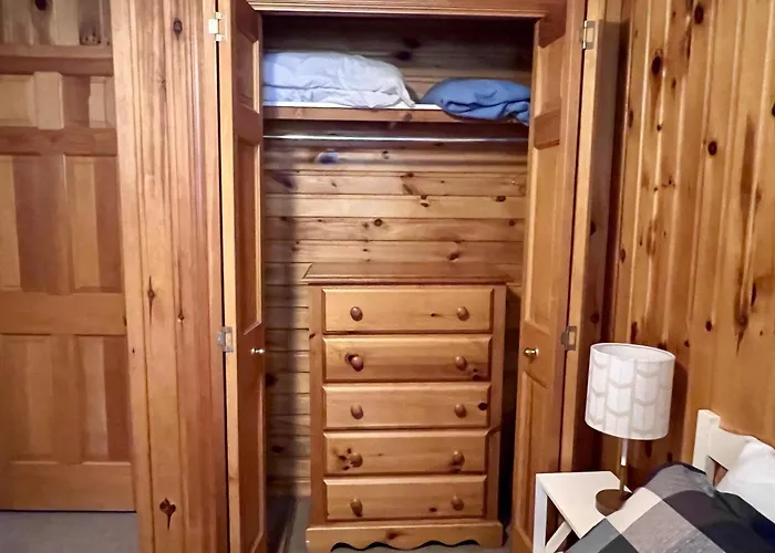 High Falls Bay Cottages, Camping & Waterpark