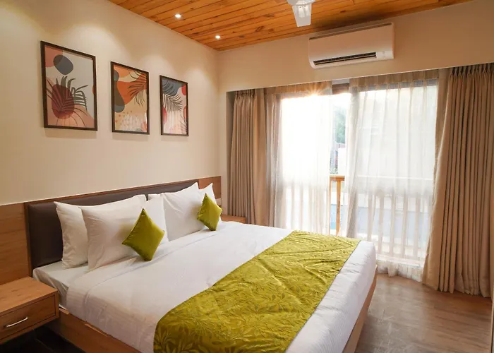 Treehouse Mars Beach Cottages & Villas