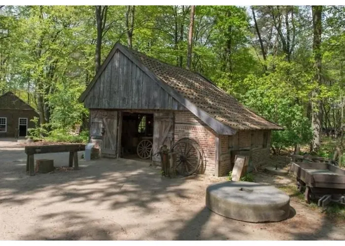 Veluwe Vallei 16-Person Bungalow