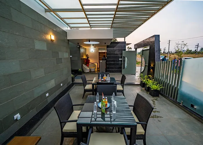 S R Premium Suites