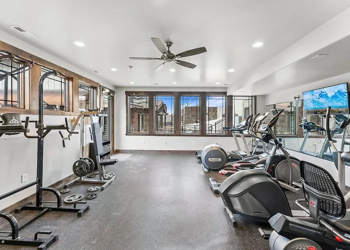 Newer Upscale Canyons Village Resort Condo, 5 Min Walk To Gondola, 2 Bedrooms Ensuite, Pet Friendly