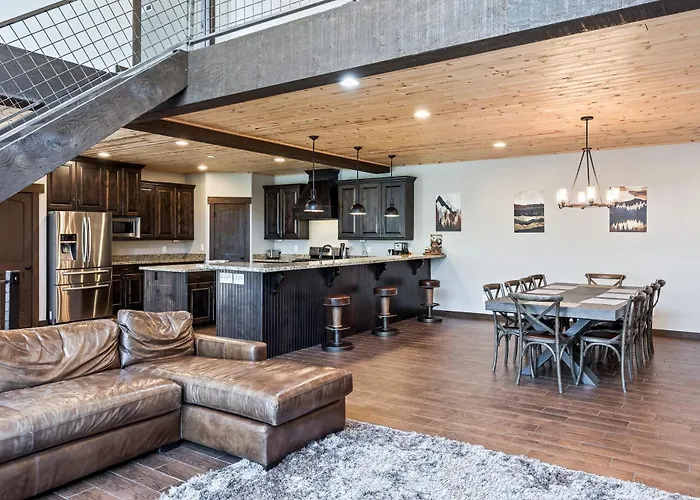 Family Paradise, Sleeps 14, High-End Interiors, 20 Minutes From The Mountain!