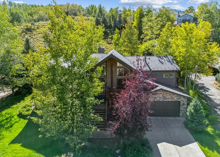 Mountain Luxury, Sleeps 10, Private Hot Tub, 15 Min To Canyons, Ideal For Family Getaways!