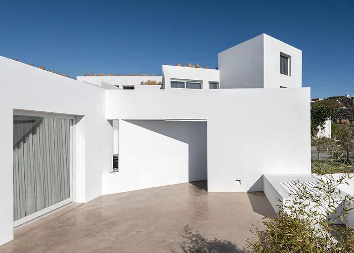Oia (Santorini) Beach Resorts