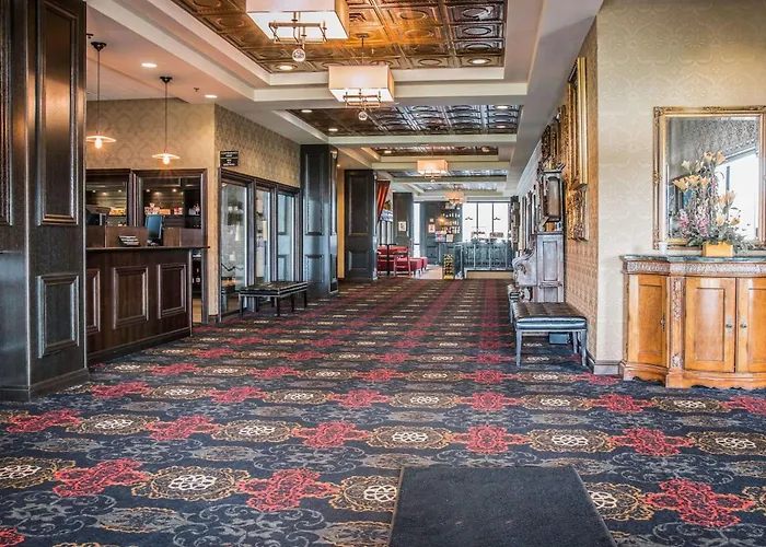 Shoreline Inn & Conference Center, An Ascend Collection Hotel