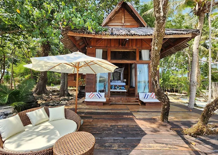 Full Moon Private Island