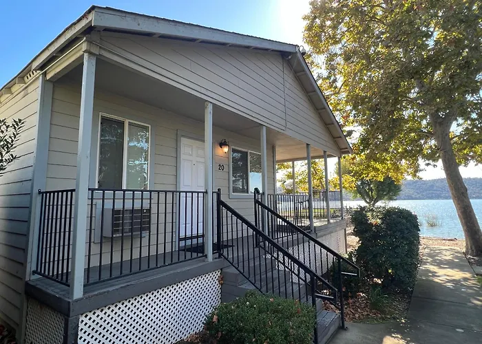 Clear Lake Cottages & Marina