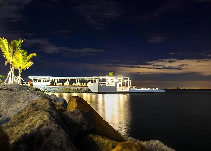Doulos Phos The Ship Hotel