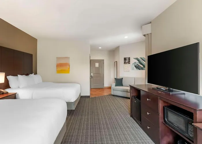Comfort Inn & Suites Verona At Turning Stone Resort Casino