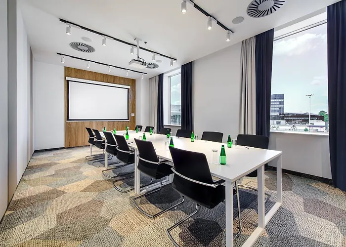 Courtyard By Marriott Warsaw Airport