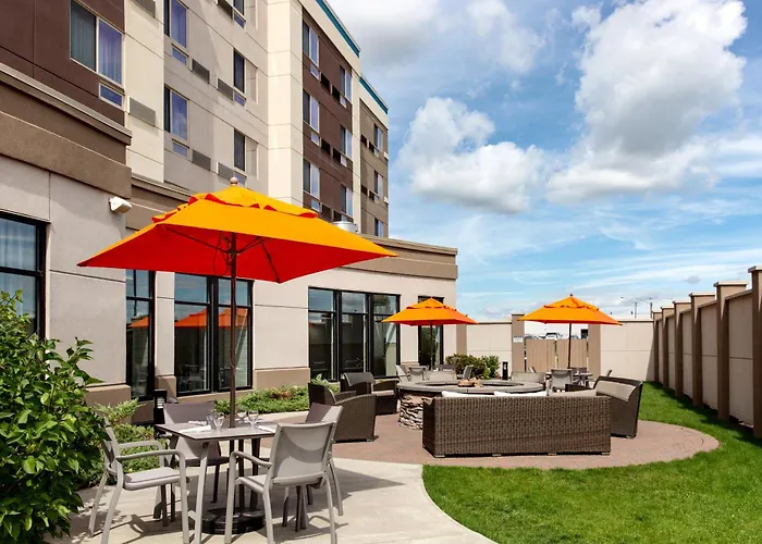 Courtyard By Marriott Edmonton West