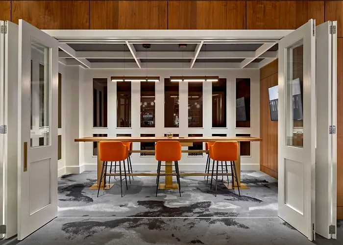 Courtyard By Marriott Calgary South