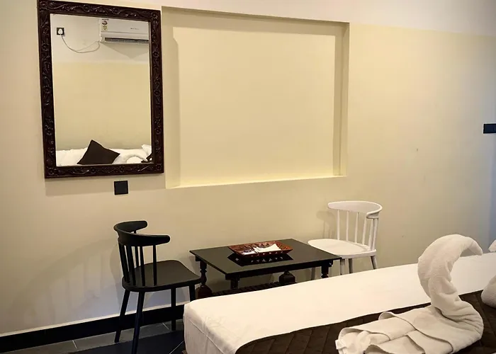 Divine Beach Inn - The Sea Shore Hotel
