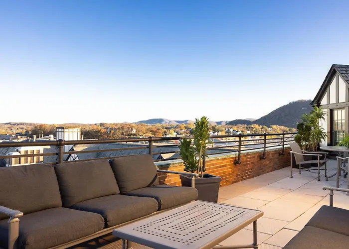 Hotel Roanoke & Conference Center, Curio Collection By Hilton