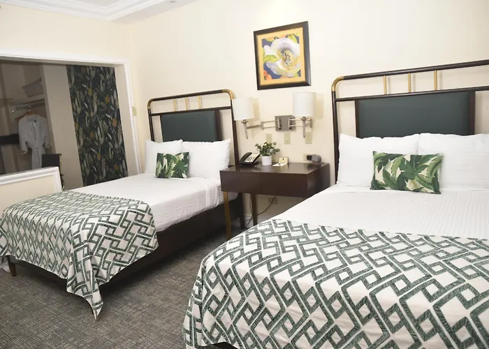 Courtleigh Hotel & Suites
