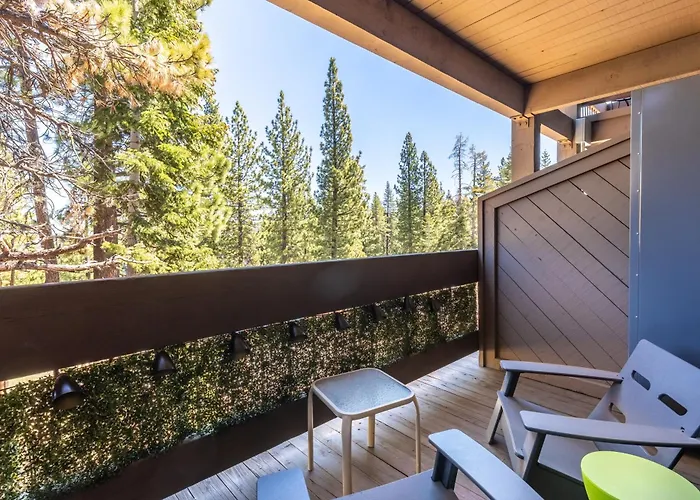 Modern Hotel-Style Studio - Timber Creek Lodge #210